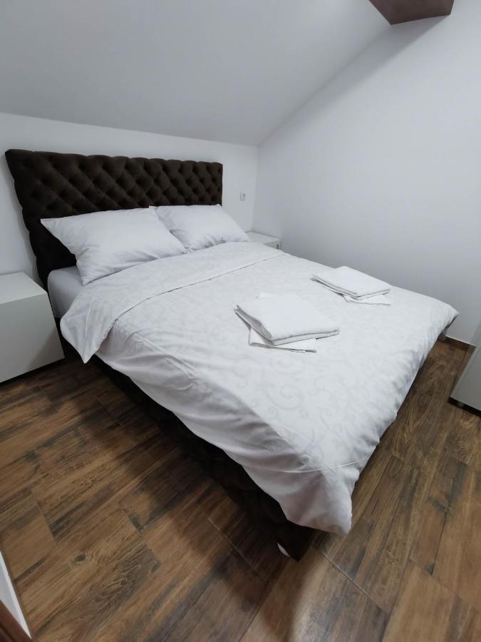 Sobe I Apartmani Casa Mia Pecinci Екстер'єр фото