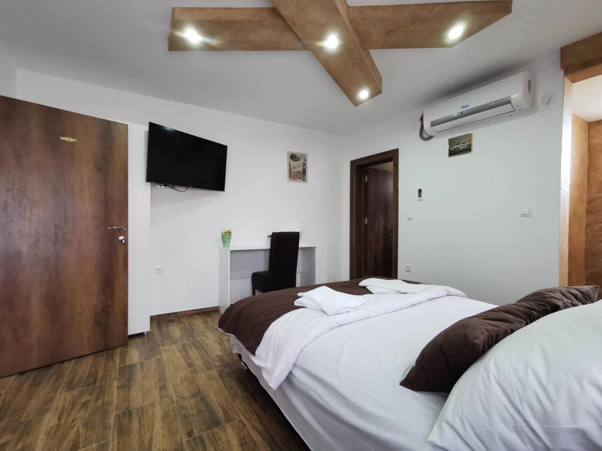 Sobe I Apartmani Casa Mia Pecinci Екстер'єр фото
