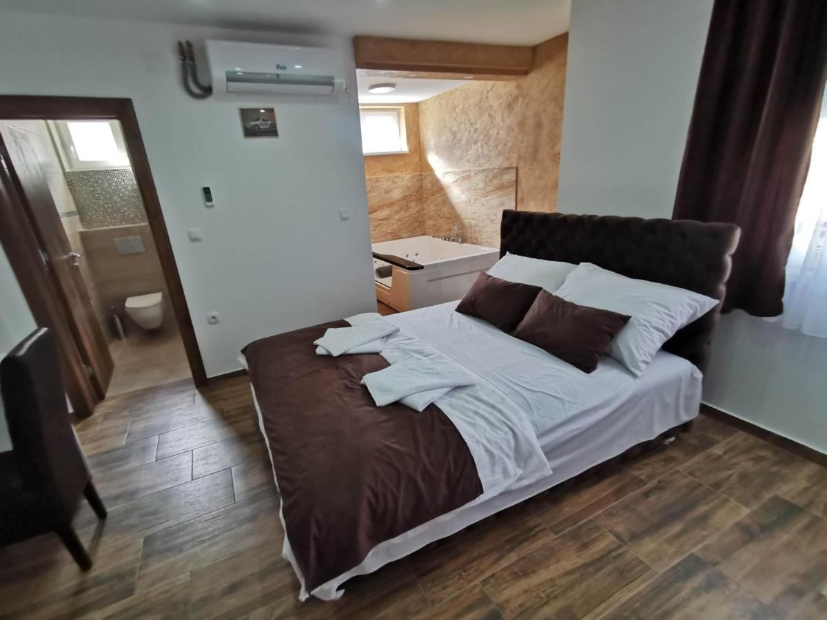 Sobe I Apartmani Casa Mia Pecinci Екстер'єр фото
