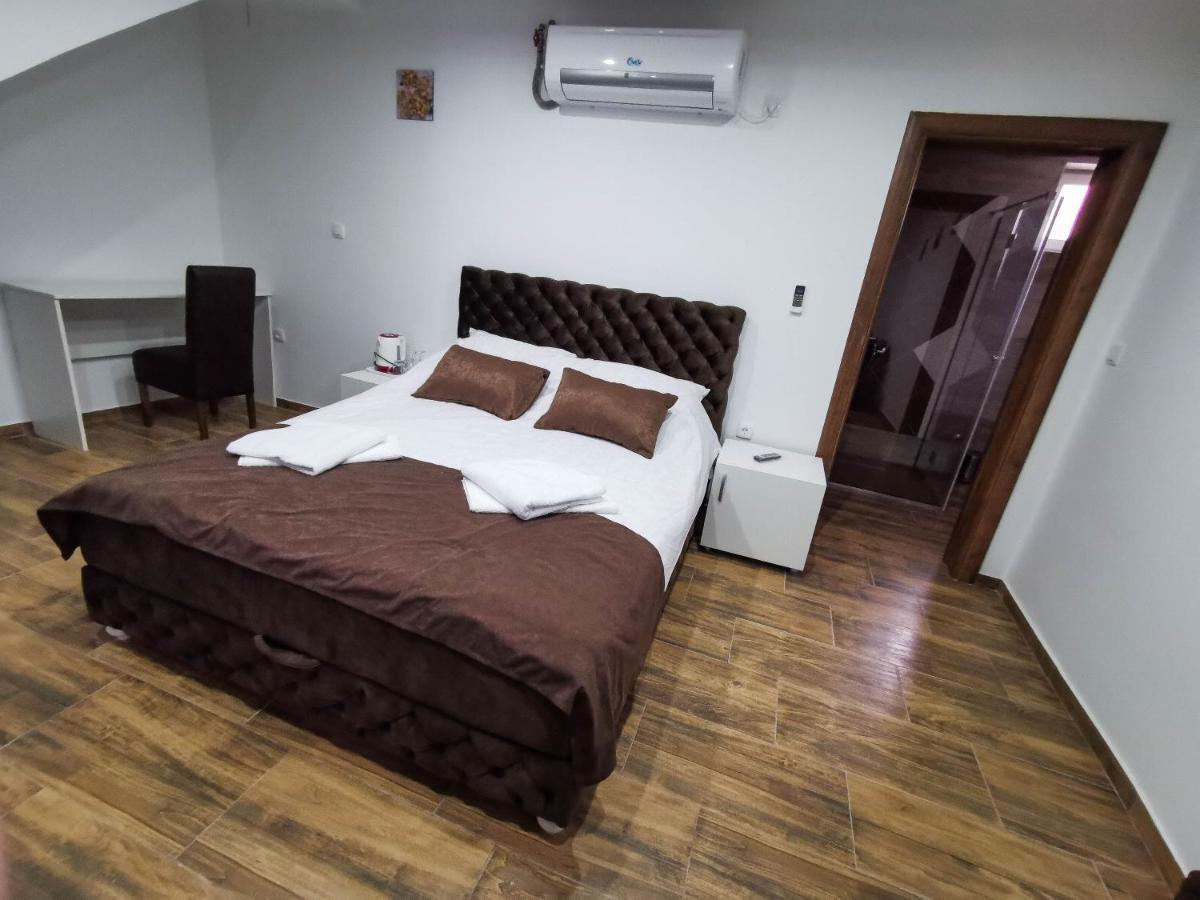 Sobe I Apartmani Casa Mia Pecinci Екстер'єр фото