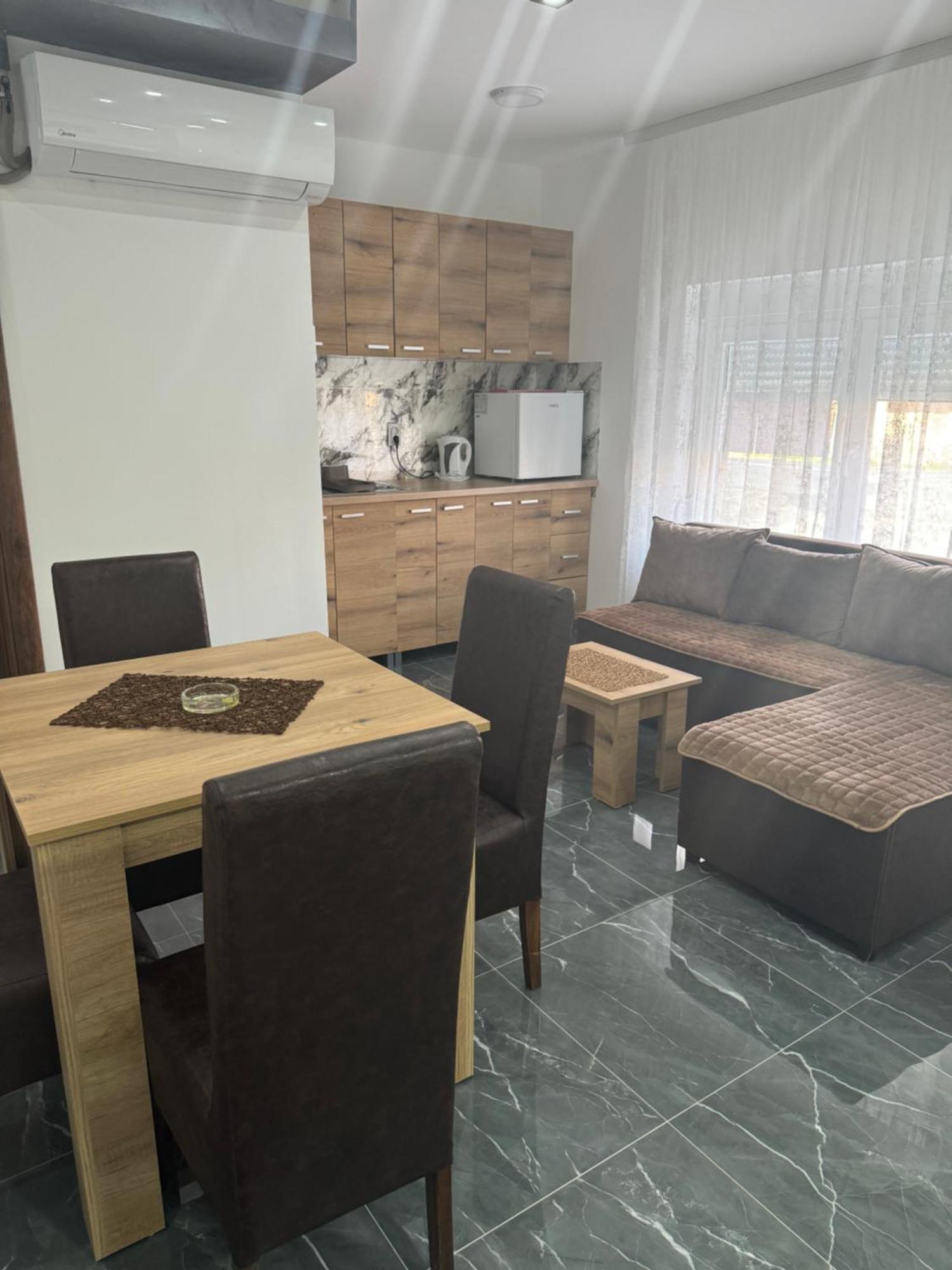 Sobe I Apartmani Casa Mia Pecinci Екстер'єр фото